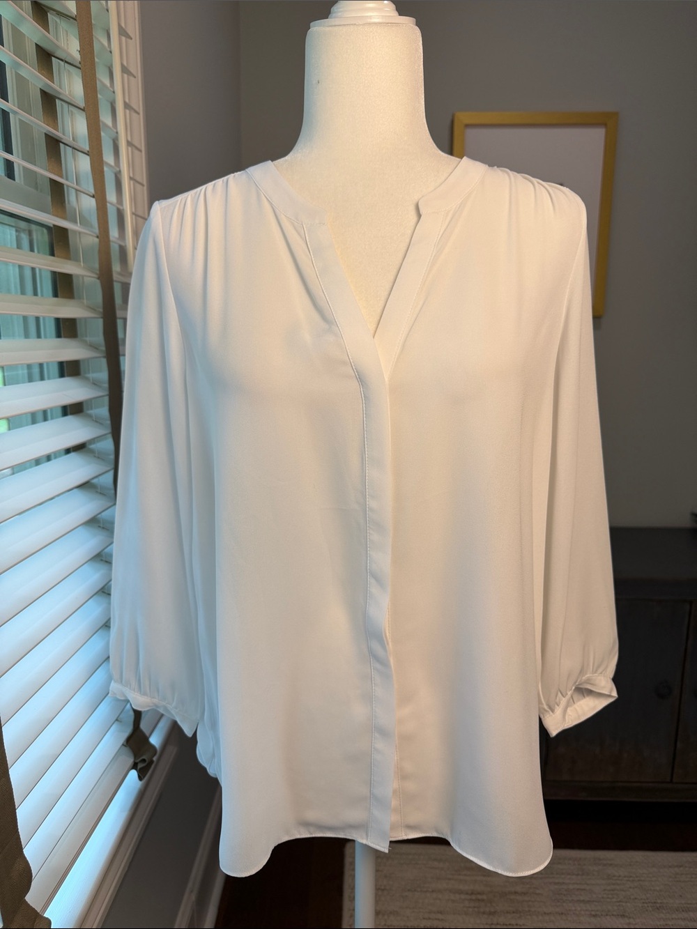 NYDJ White V-Neck 3/4 Sleeve Blouse. Size Small Petite/SP.